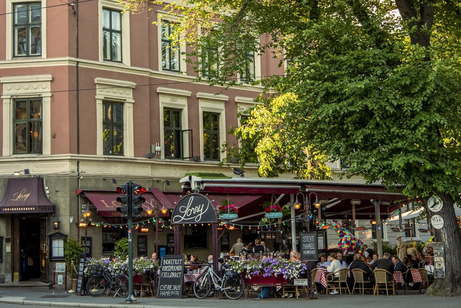 Flere anerkjente restauranter i gangavstand fra leiligheten Galleribilde