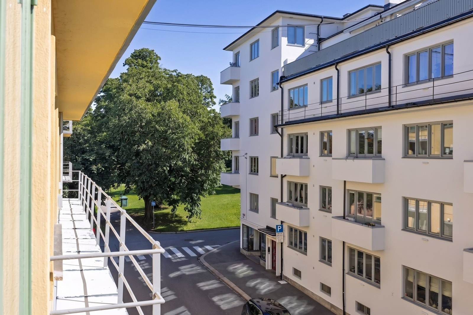 Utsikten fra kjøkkenvinduet - her finner du Kampen park rett utenfor døren. Galleribilde