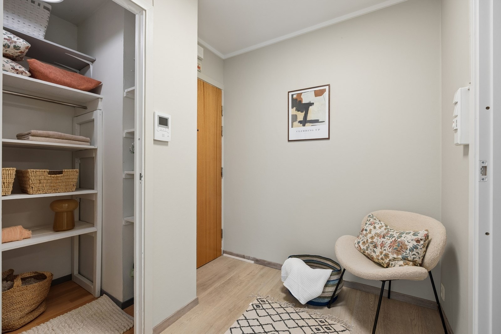I tillegg til et internt kott medfølger en bod i kjelleren på 2 m². Galleribilde