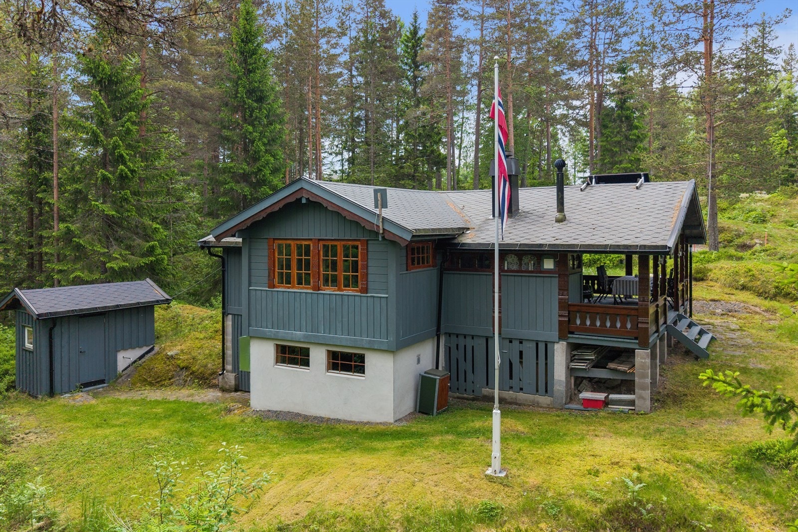 Nytt tak på hele hytten i 2010 Galleribilde