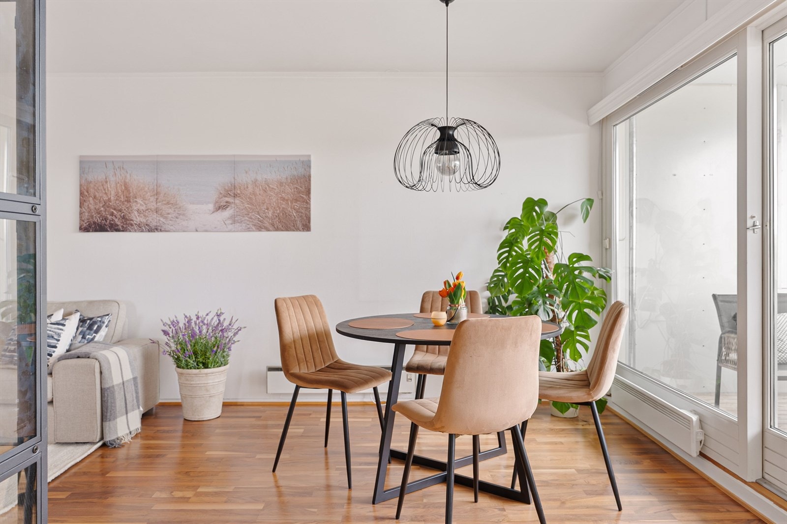Her kan man nyte et bedre måltid med familie og venner med et flott utsikt. Galleribilde