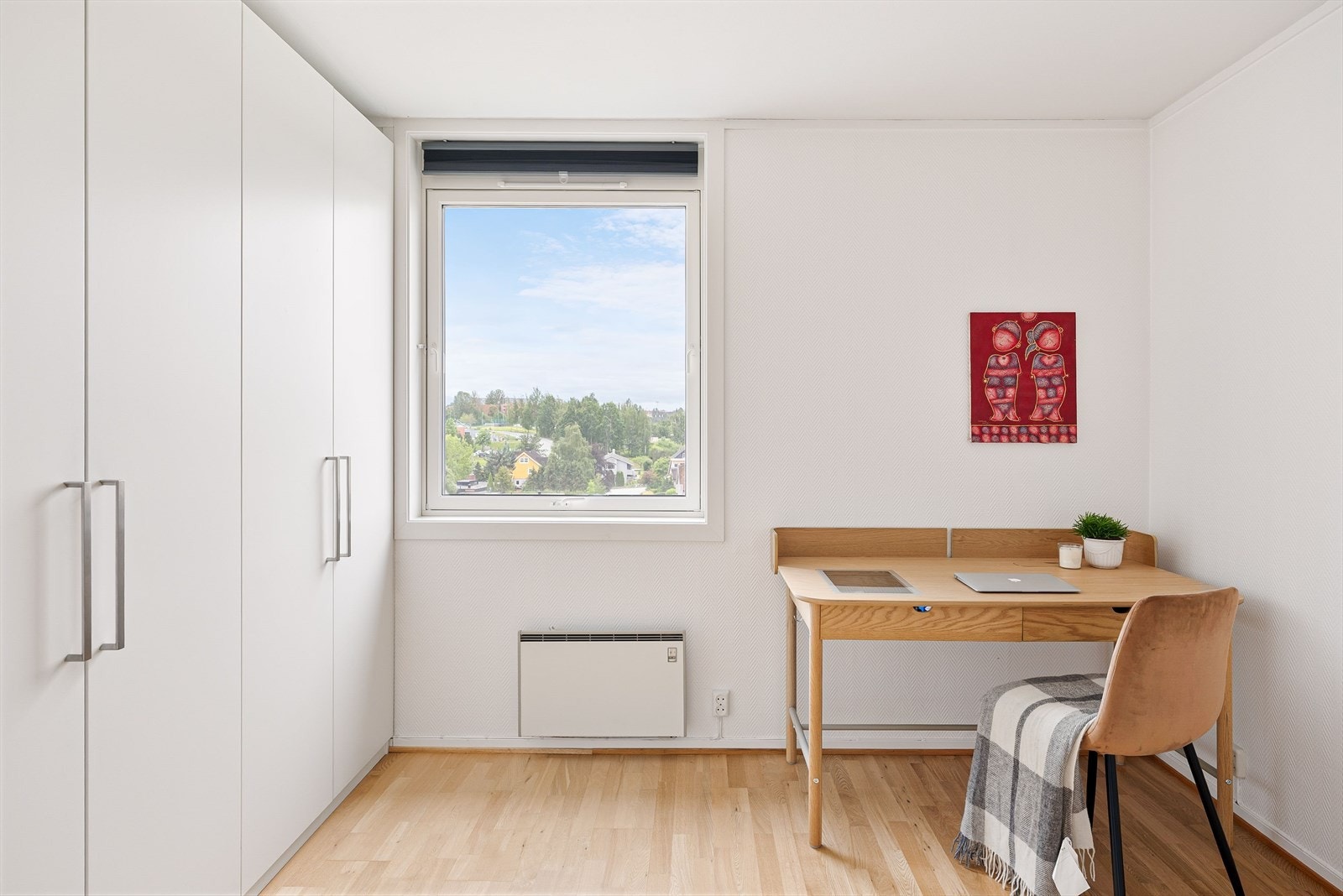 Soverommet er utstyrt med en romslig garderobe. Galleribilde