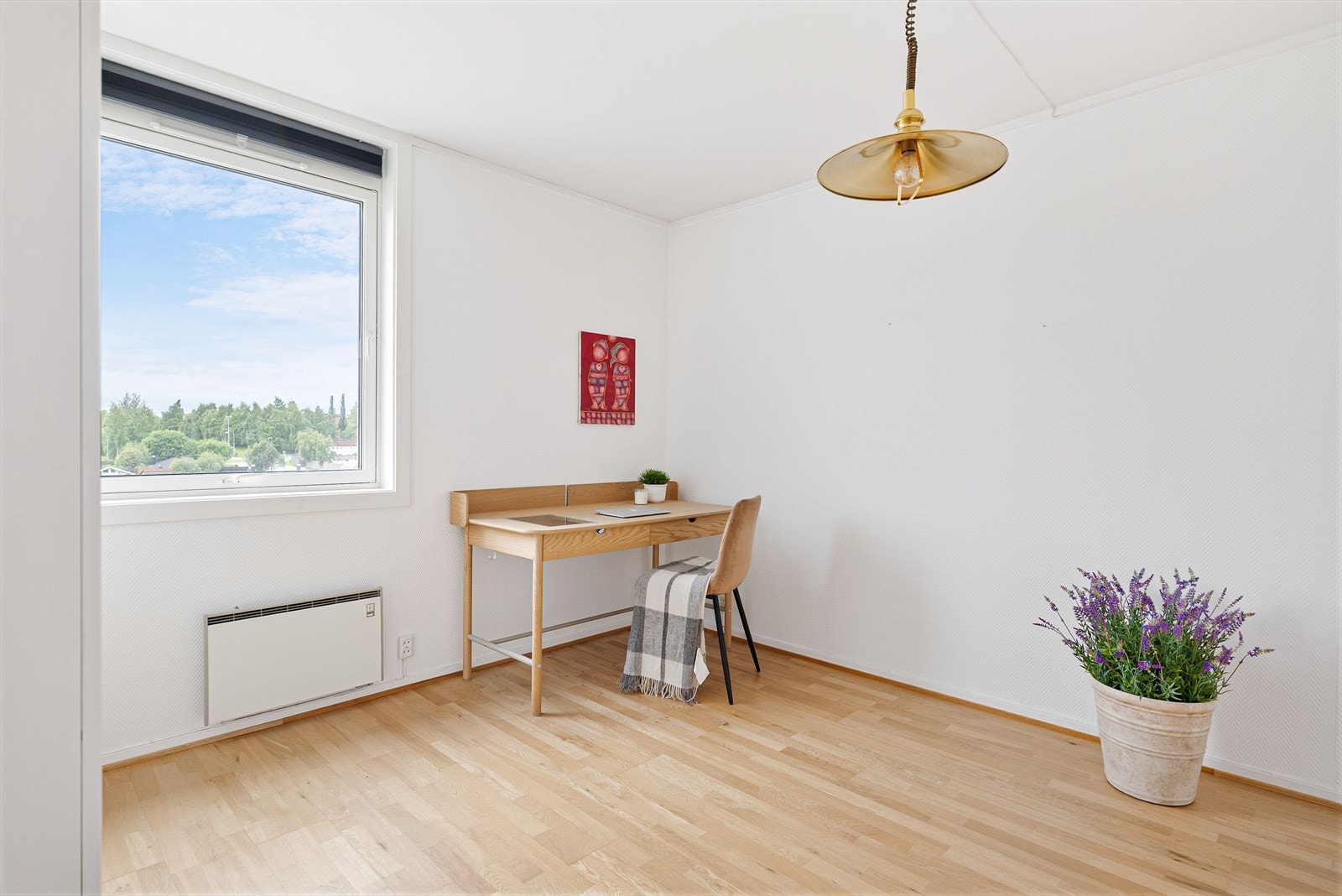 Hovedsoverommet benyttes i dag til kontor og er på 12,2 kvm. Galleribilde