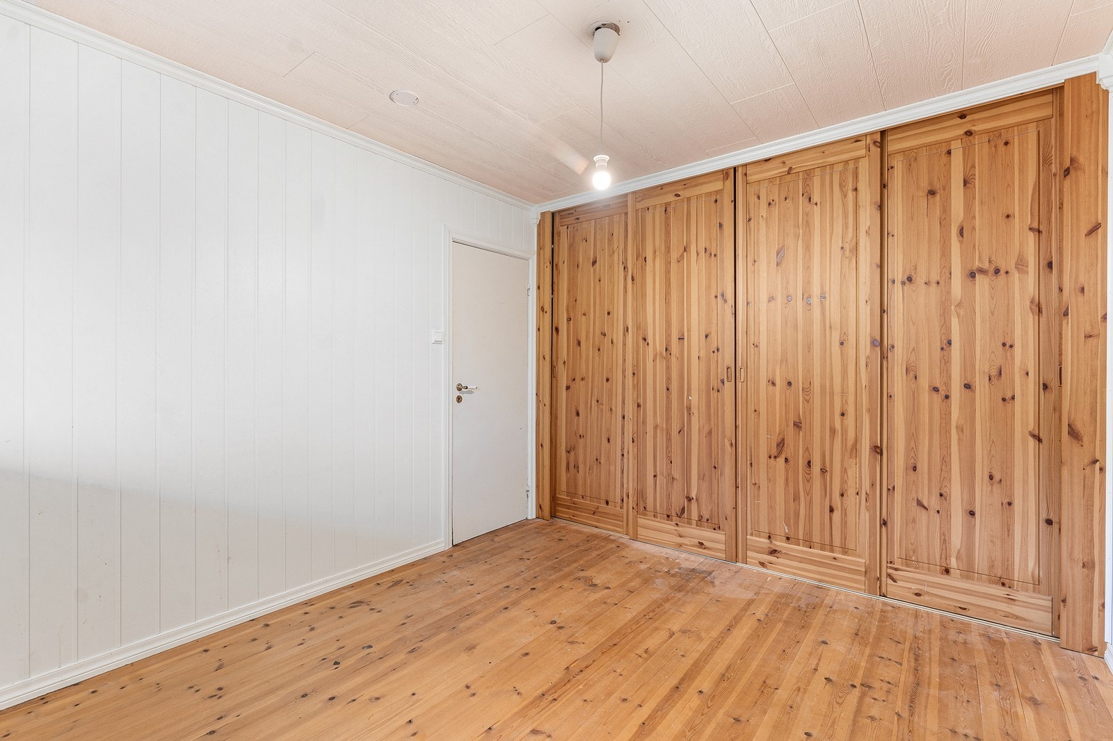 I 1. etasje finner man 3 soverom, der alle er av god størrelse. Galleribilde