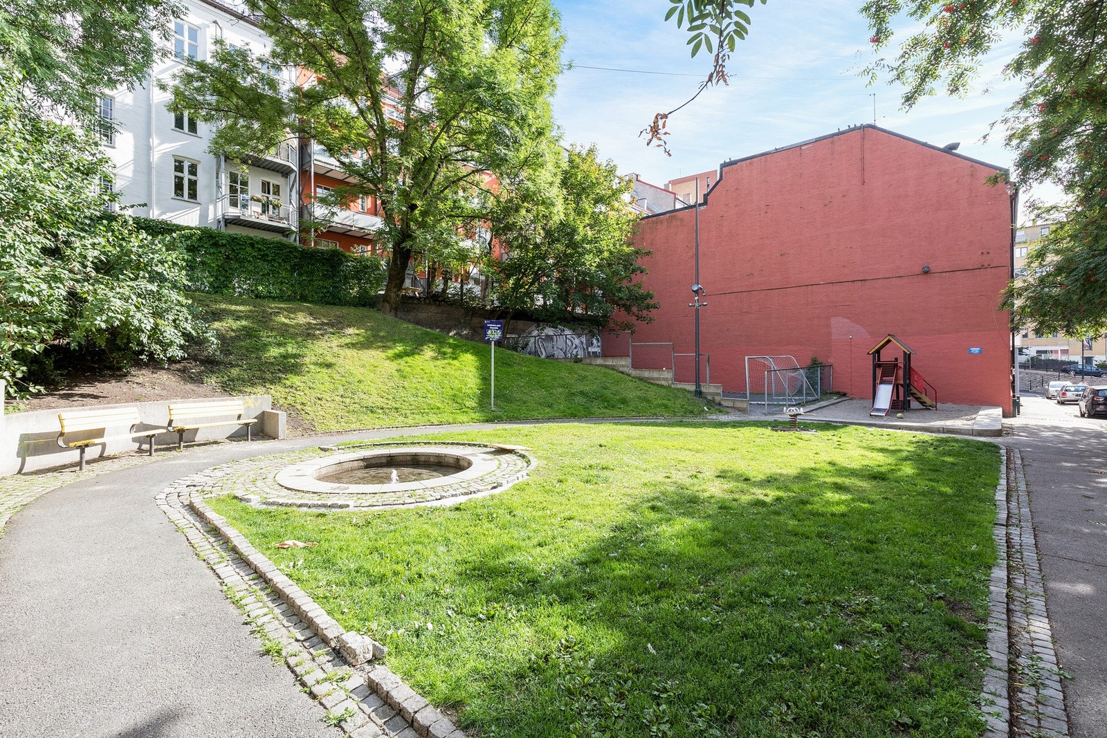 Nærområdet byr på flere grønne lunger og hyggelige møteplasser for både store og små. Galleribilde