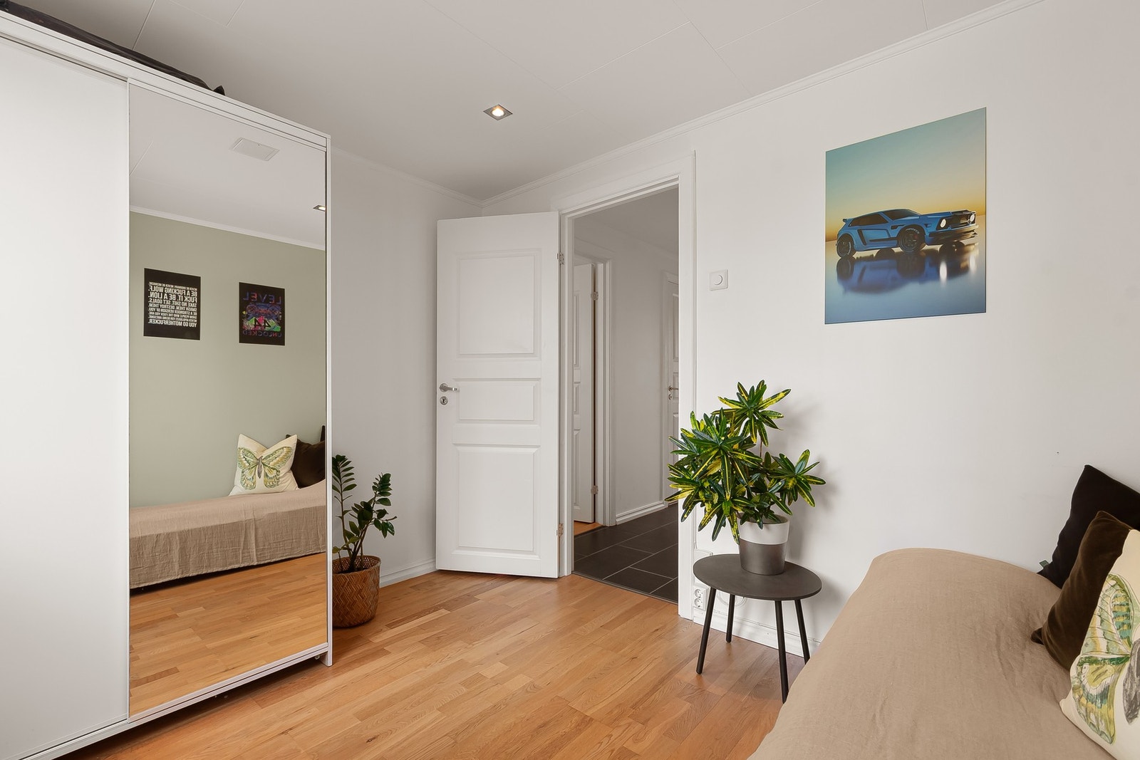 Også her finnes skyvedørsgarderobe som vil medfølge. Galleribilde