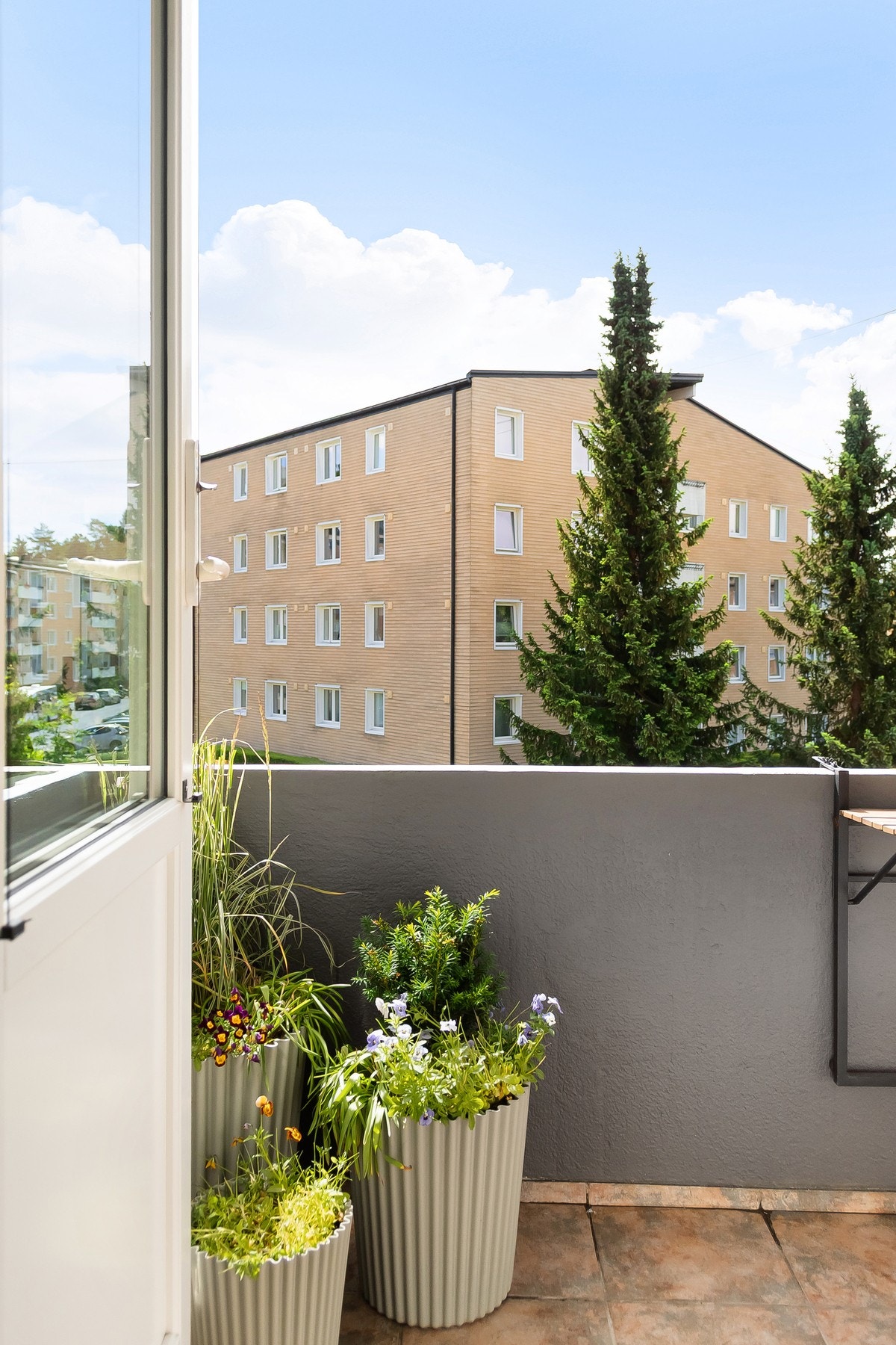Utgang til balkong fra stue. Galleribilde