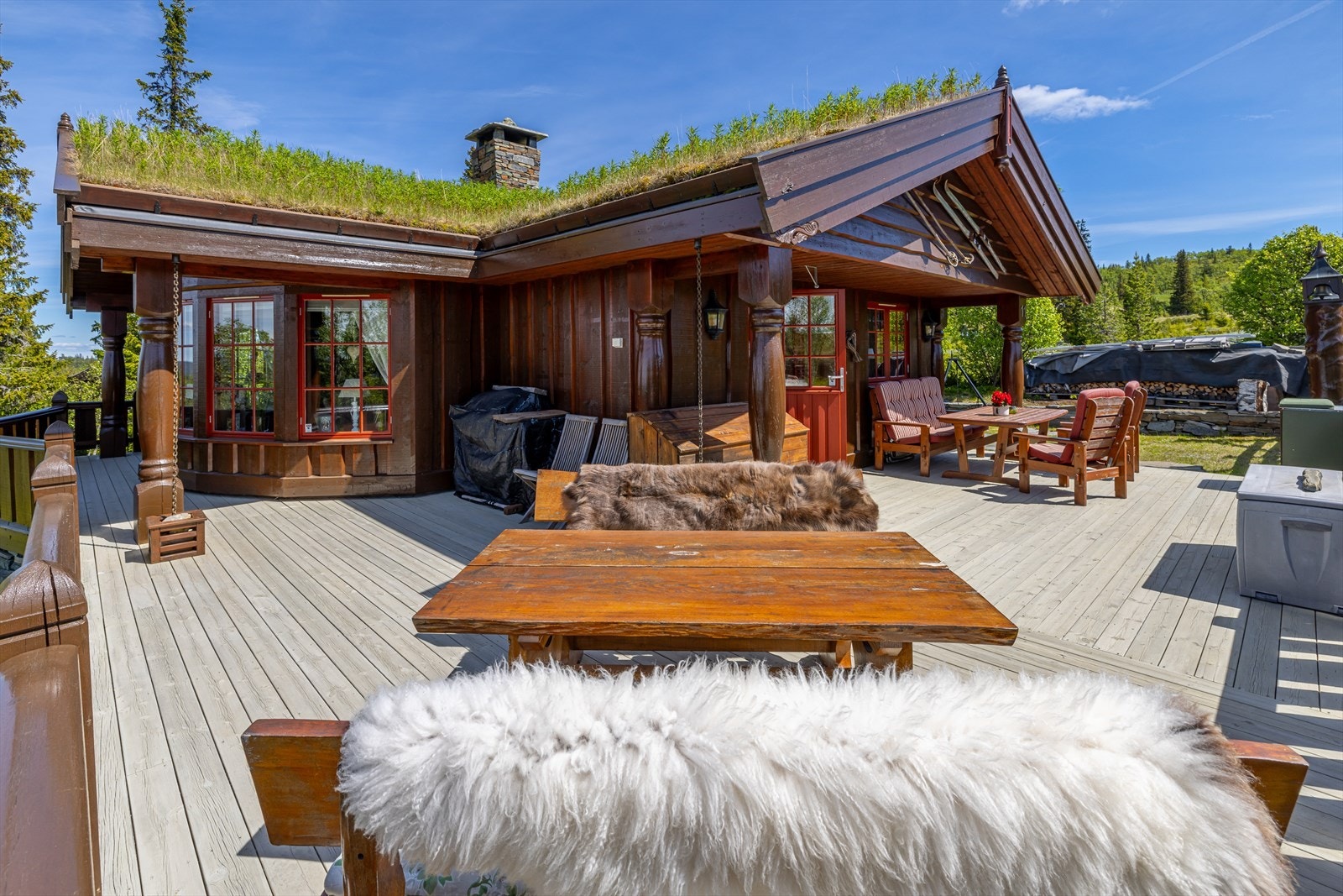 Velkommen til Åkrefjellvegen - Flott hytte med nydelig utsikt mot Nordfjella og Skogshorn. Her ligger du med en fantastisk kveldssol Galleribilde