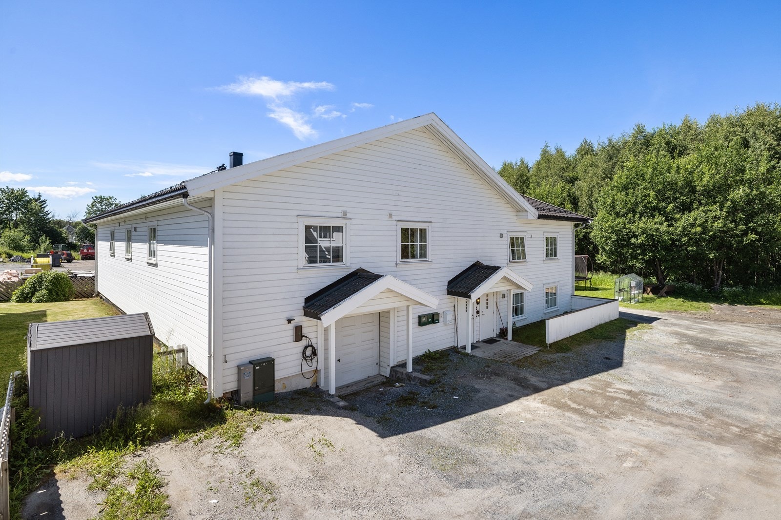 Attraktiv investeringseiendom med fire utleieleiligheter, betydelig oppgradert i 2008. Galleribilde