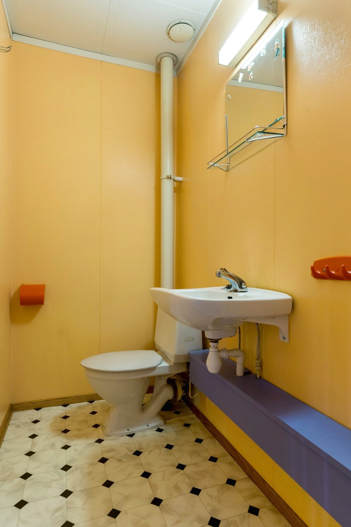 Toalettrom. Galleribilde