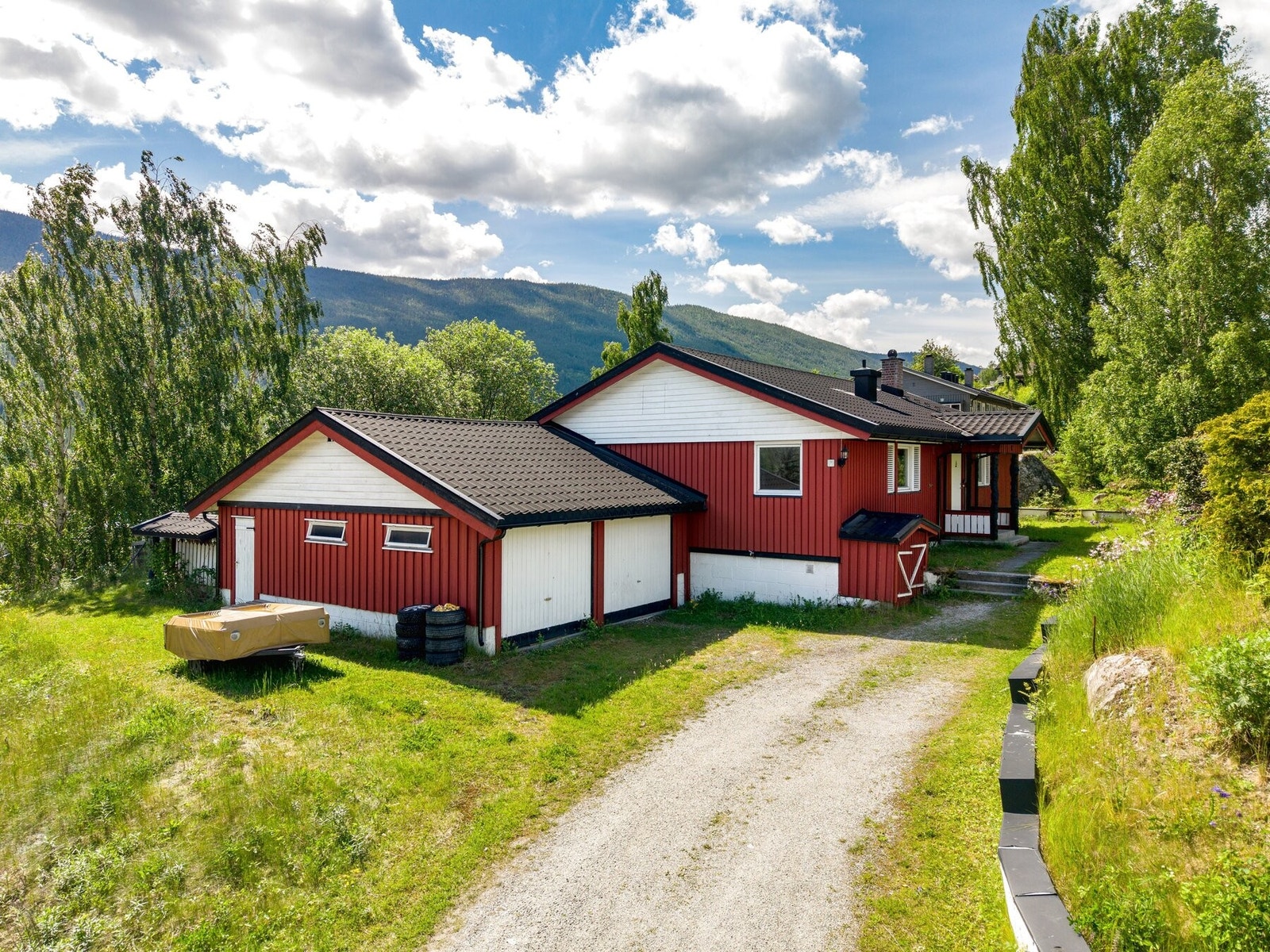 Dobbelgarasje med 2 boder. Galleribilde