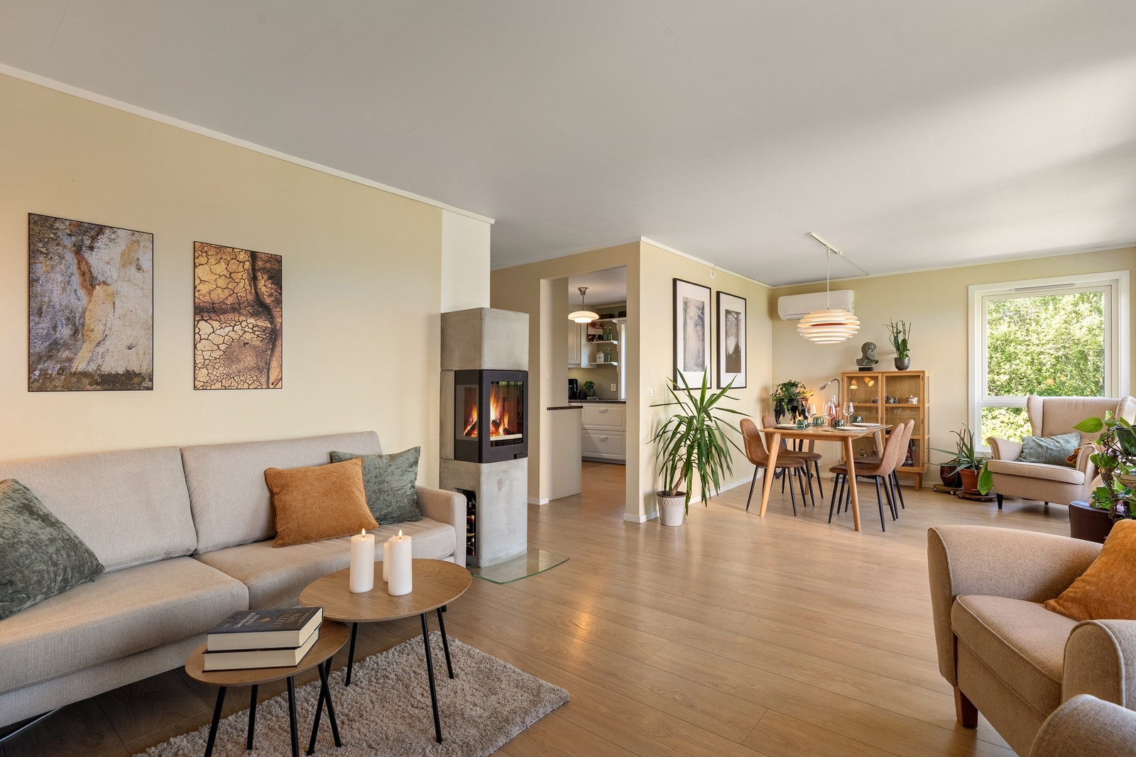 Krogsveen Røyken Heggedal - Romslig og innholdsrik endeleilighet over 2 plan - Fantastisk fjordutsikt - Garasje - Gode solforhold - Barnevennlig Torpst