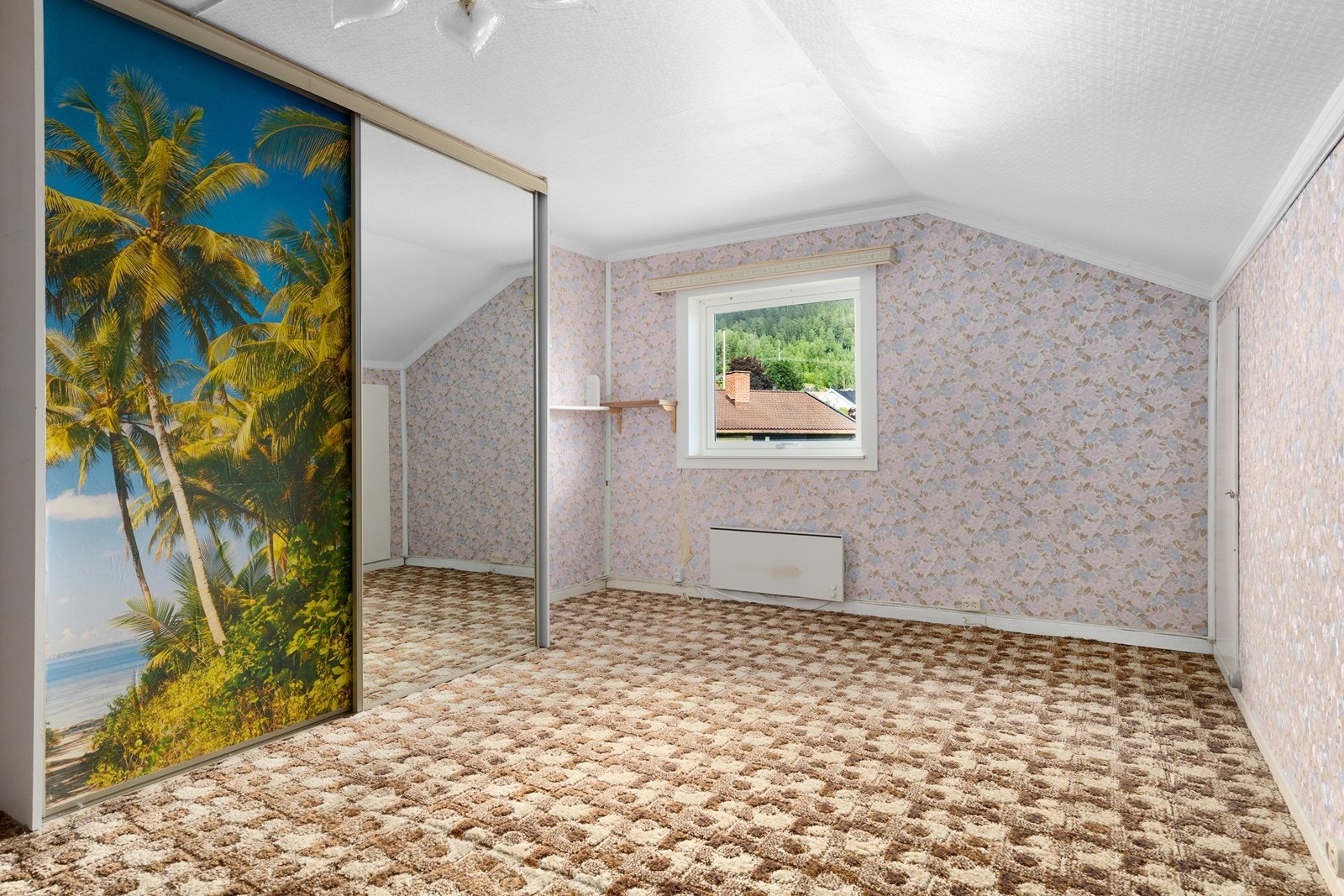 Det største soverommet har god plass til en romslig garderobeløsning. Galleribilde