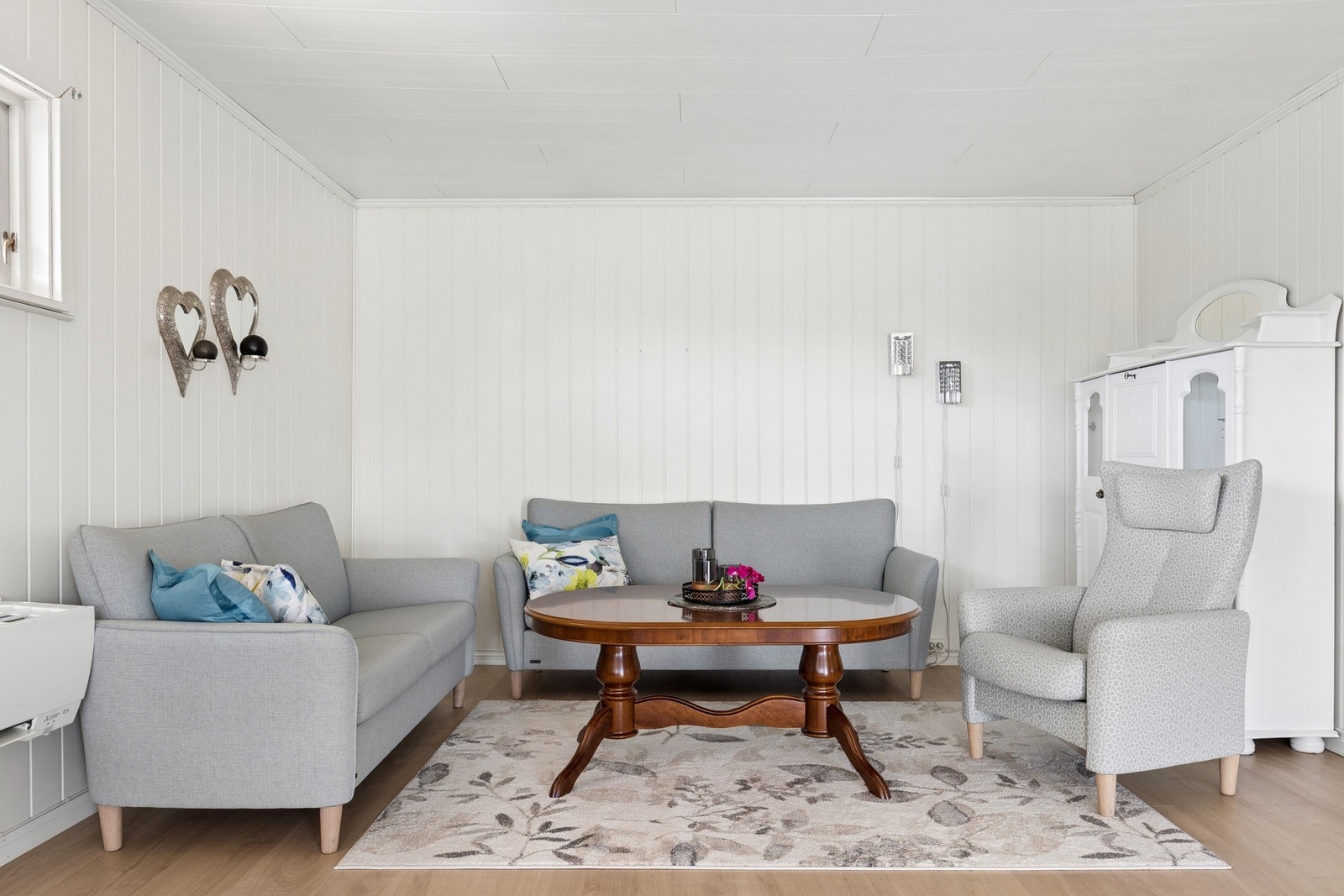 God plass til flere sittegrupper i stuen. Galleribilde