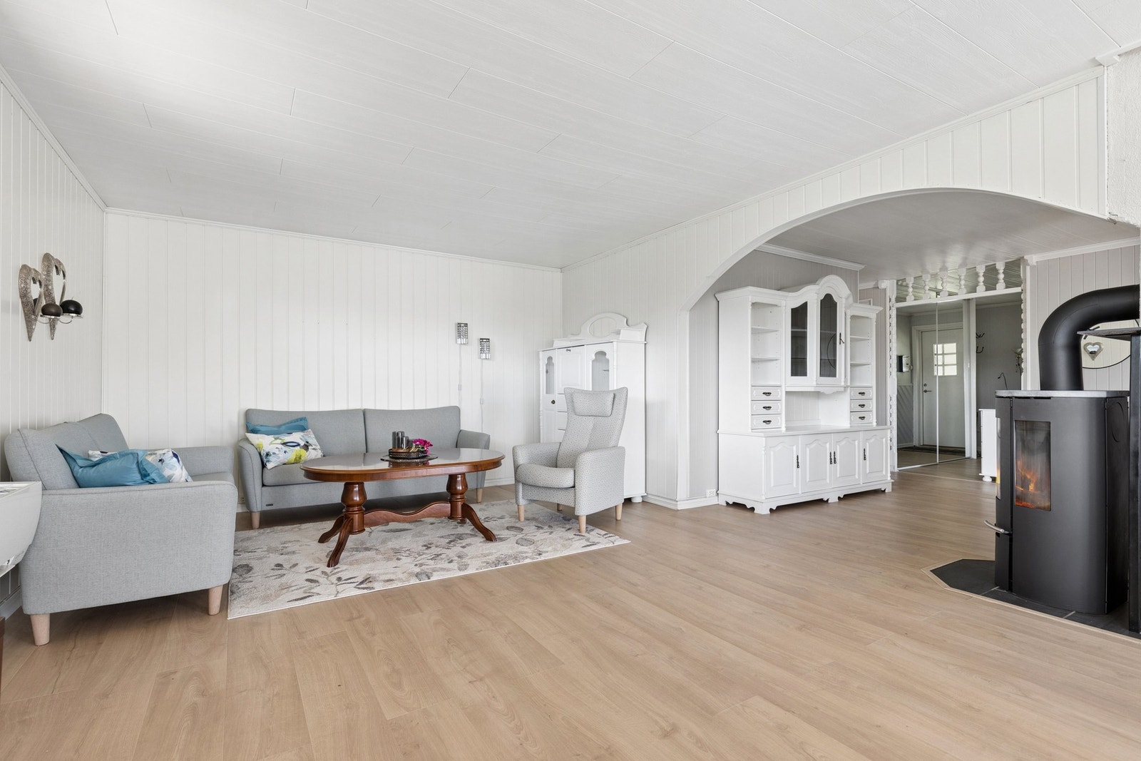 God plass til flere sittegrupper i stuen. Galleribilde