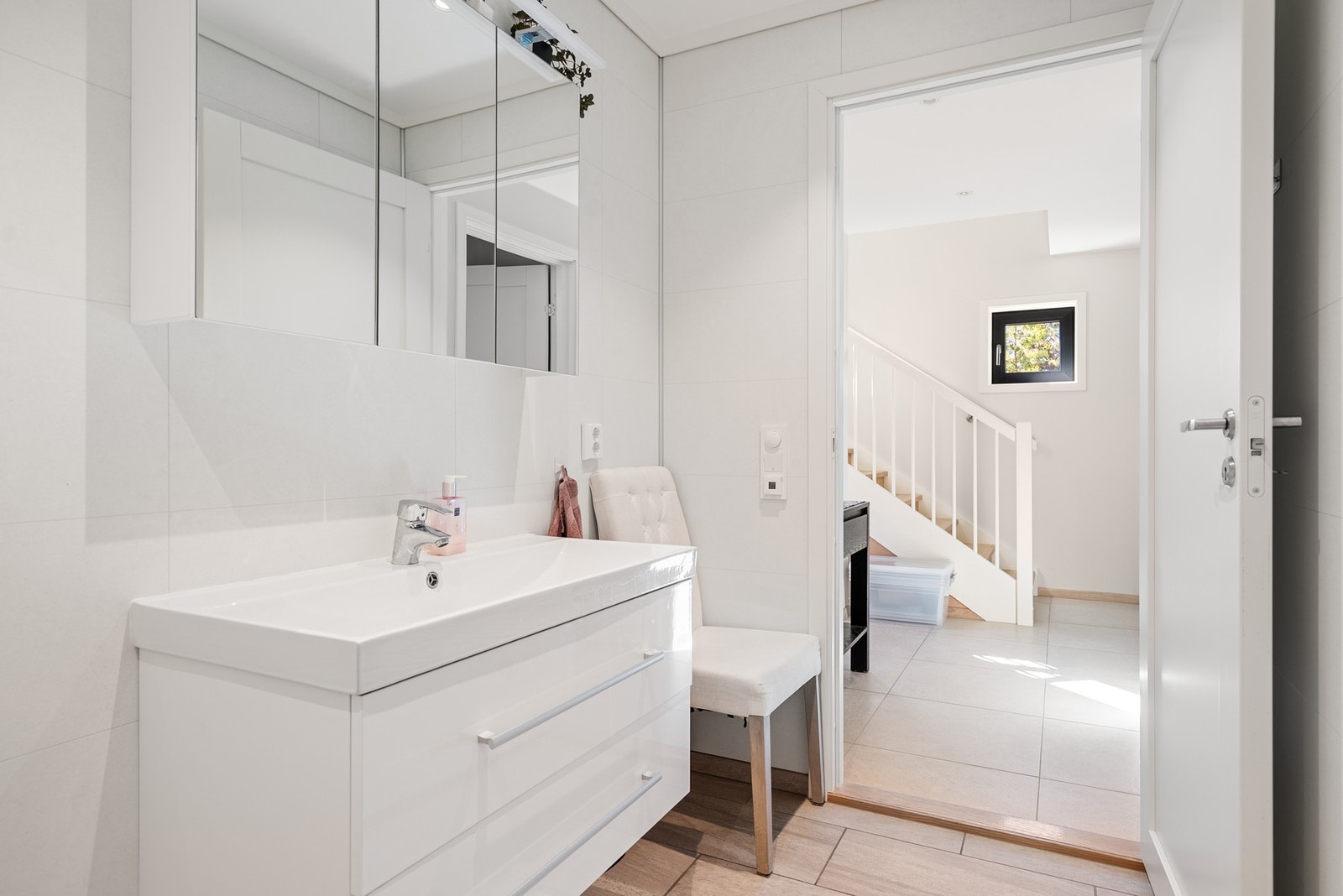 Badet og hele 1. etasje har varmekabler Galleribilde