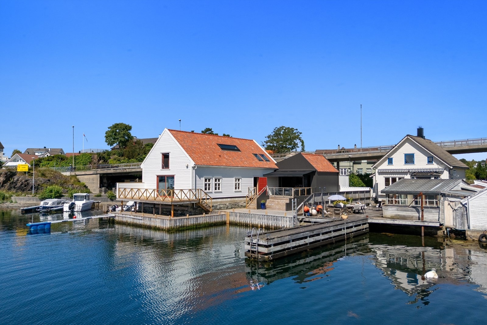 Eiendommen har en fin beliggenhet på Engøy. Galleribilde