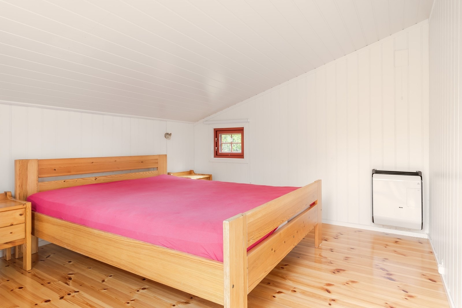 I tilbygget er det montert en praktisk og effektiv gassovn for god oppvarming. Galleribilde