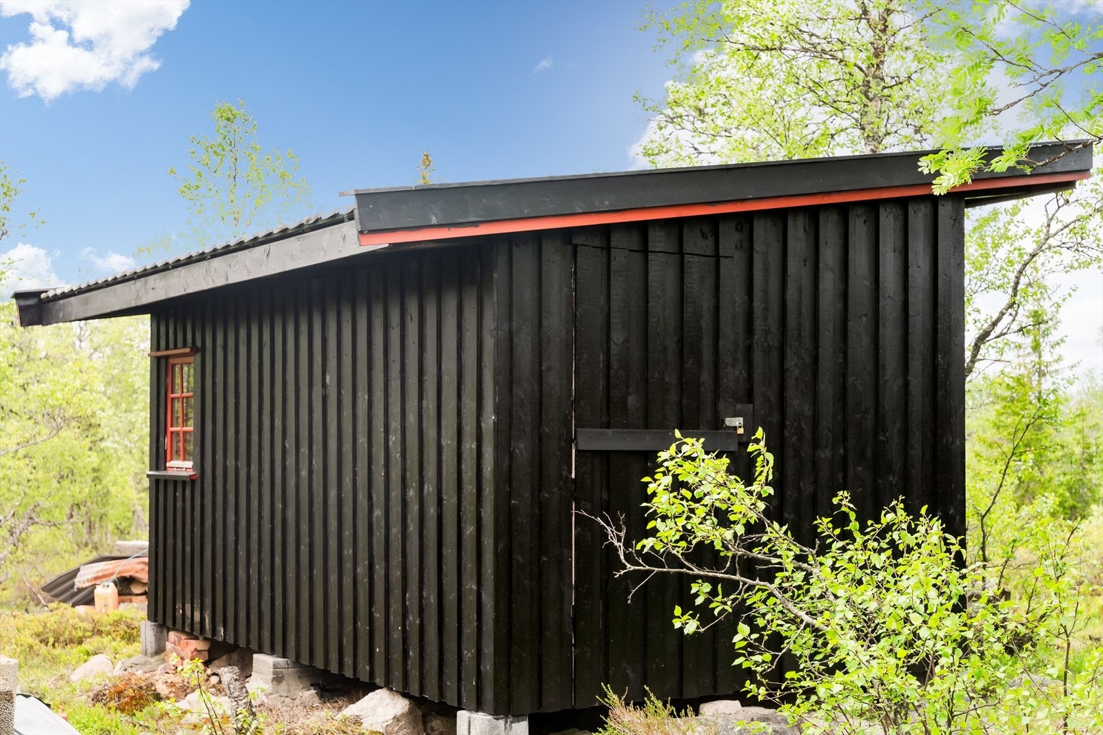 Det romslige uthuset som står rett ved selve hytta, ble bygd i 2017. Galleribilde