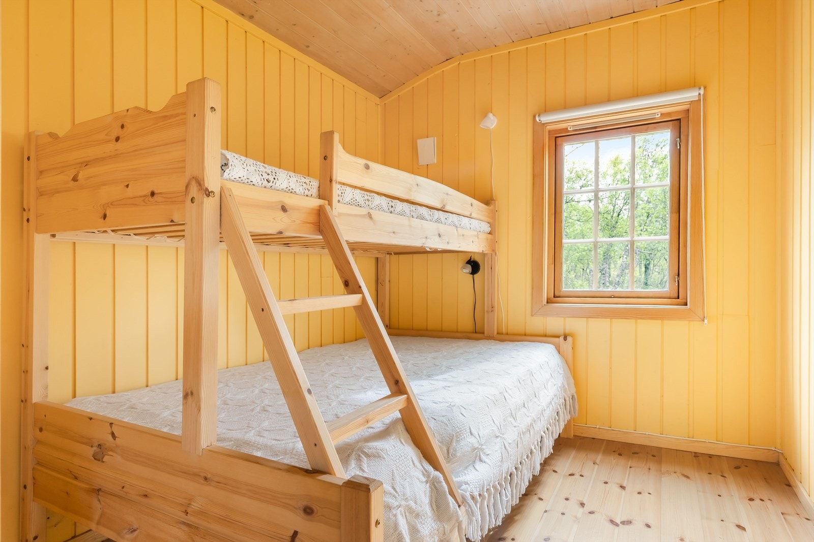 Det andre soverommet er innredet med familiekøye. Galleribilde