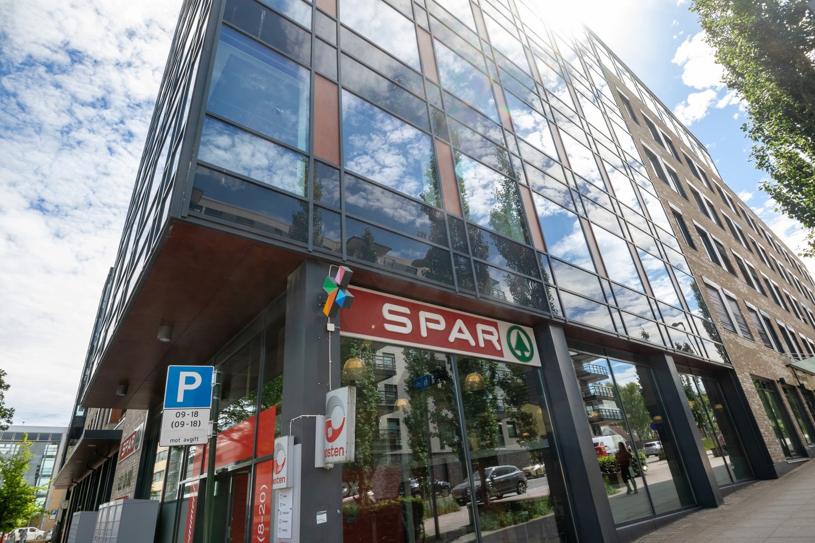 Dagligvare rett på utsiden. Galleribilde