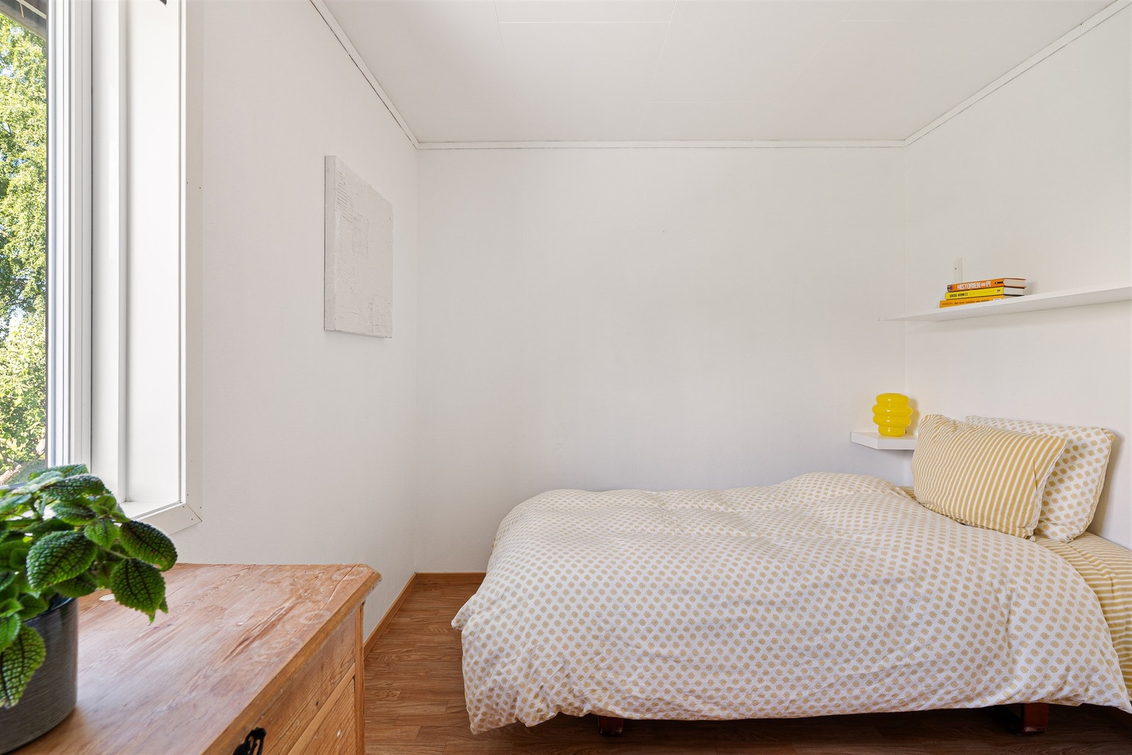 3 romslige soverom, på hhv 6,5, 8,5 og 11m². Galleribilde