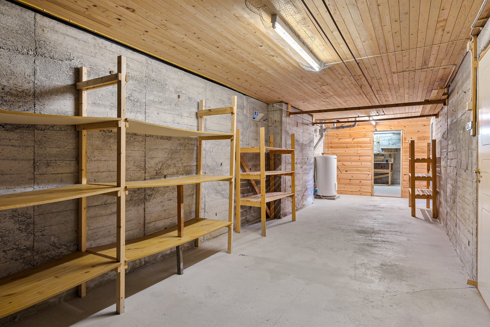 Svært godt med lagringsplass i sokkeletasje Galleribilde