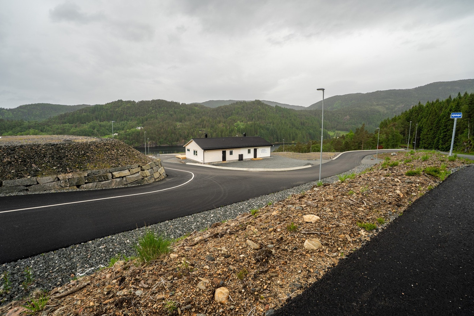 Busstopp like ved Galleribilde