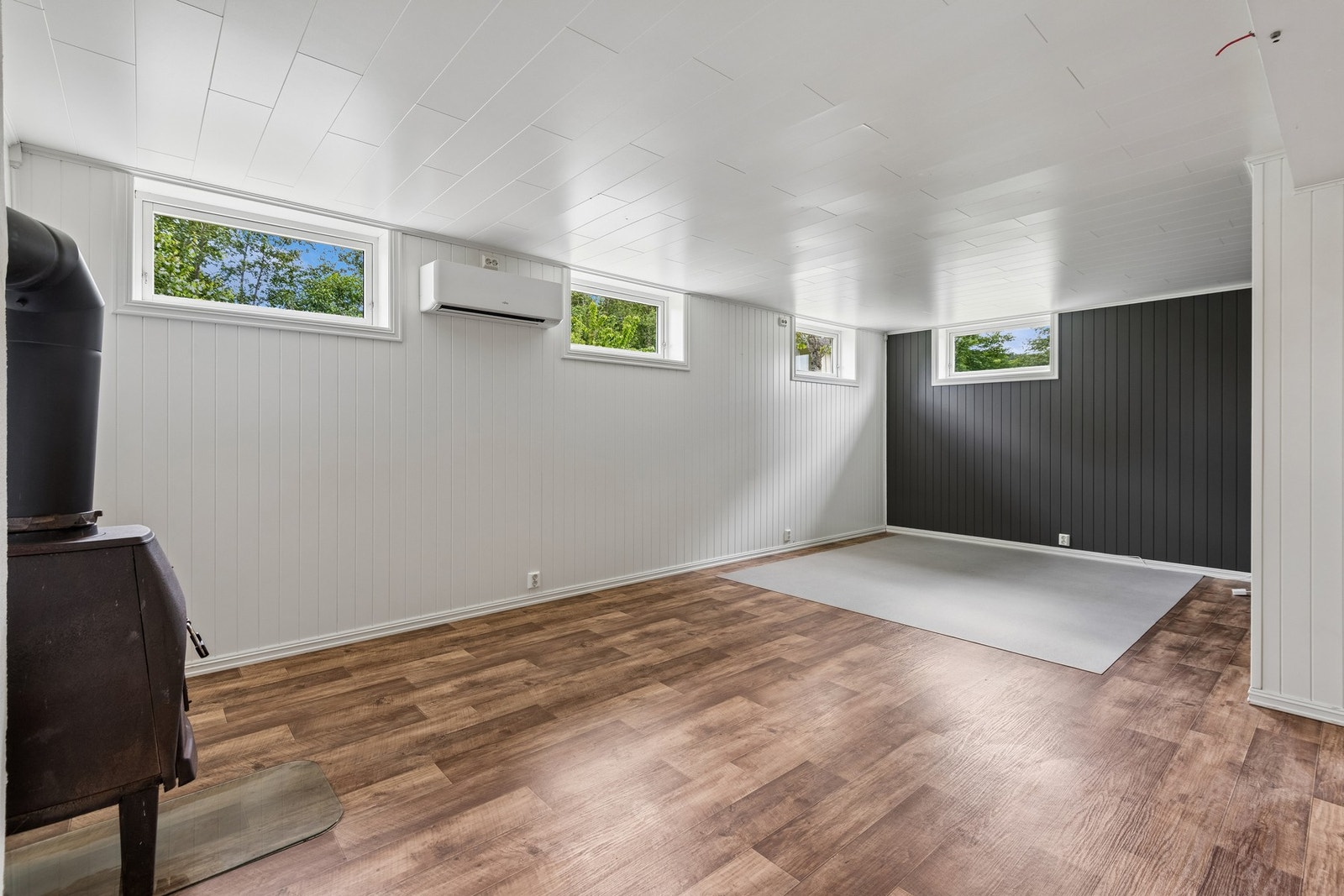 Stue i sokkel har også varmepumpe. Galleribilde
