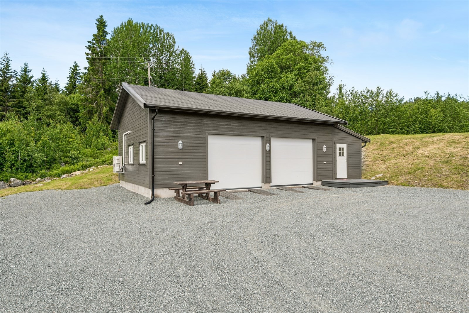 Frittstående garasje/verksted på 79 m², oppført i 2018. Galleribilde