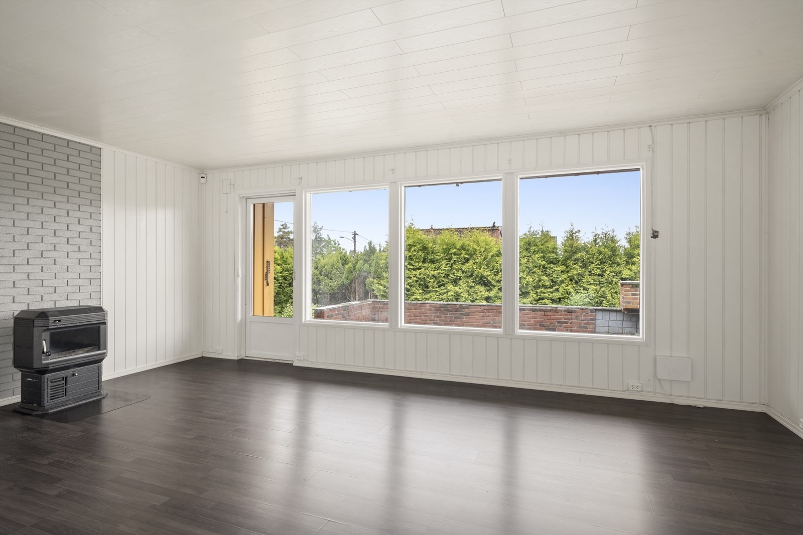 Fra stuen er det direkte adkomst til en romslig terrasse på ca. 27 kvm Galleribilde