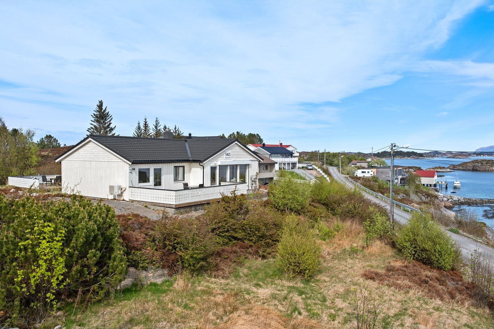 Din lokale eiendomsmegler Notar v/Anders Havneraas ønsker velkommen til Sandurveien 66! Foto: Interiørfoto Galleribilde