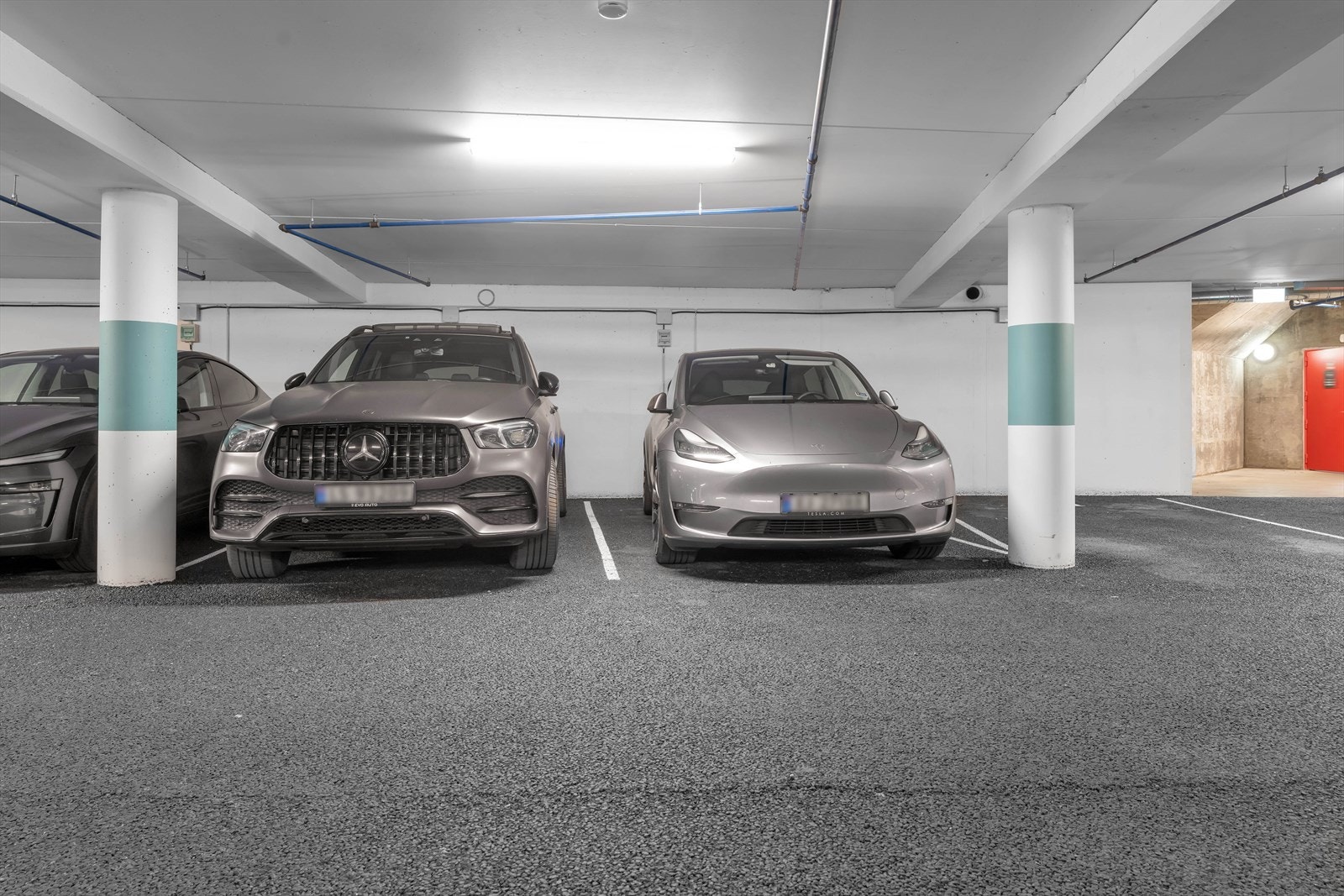 Parkeringsplass følger med i lukket anlegg Galleribilde