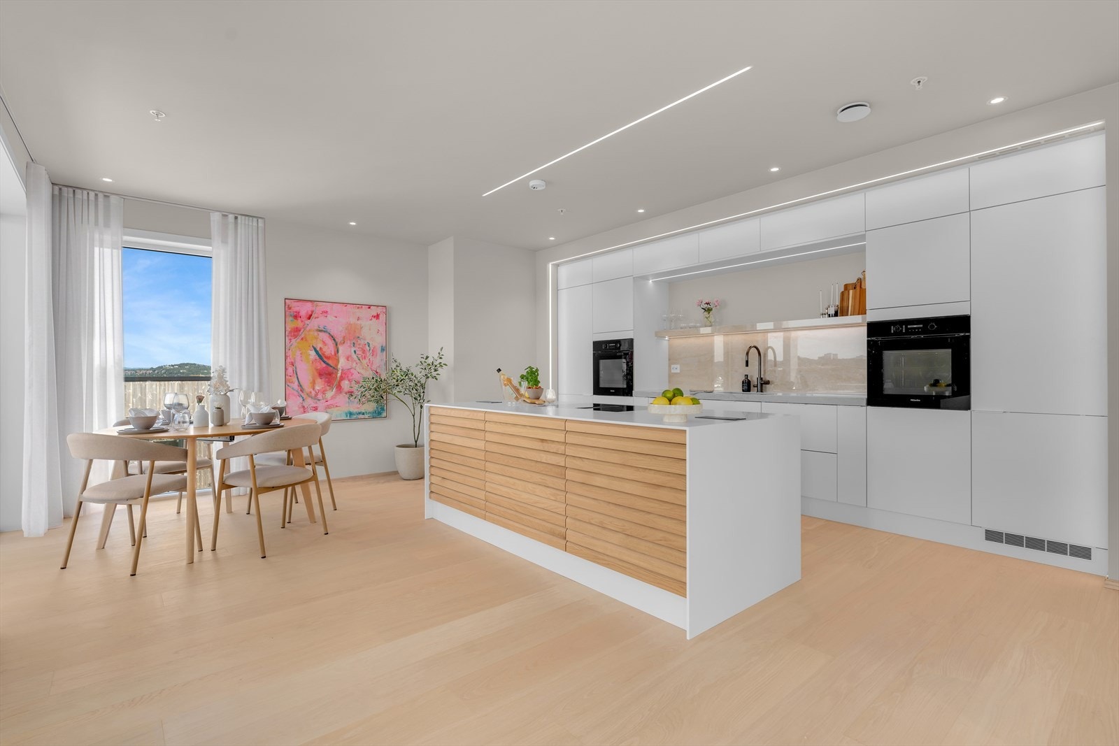 Eksklusiv penthouse i 14. etasje - Panoramautsikt, 171 kvm, 3 balkonger og 2 garasjeplasser - En bolig som må oppleves! Galleribilde