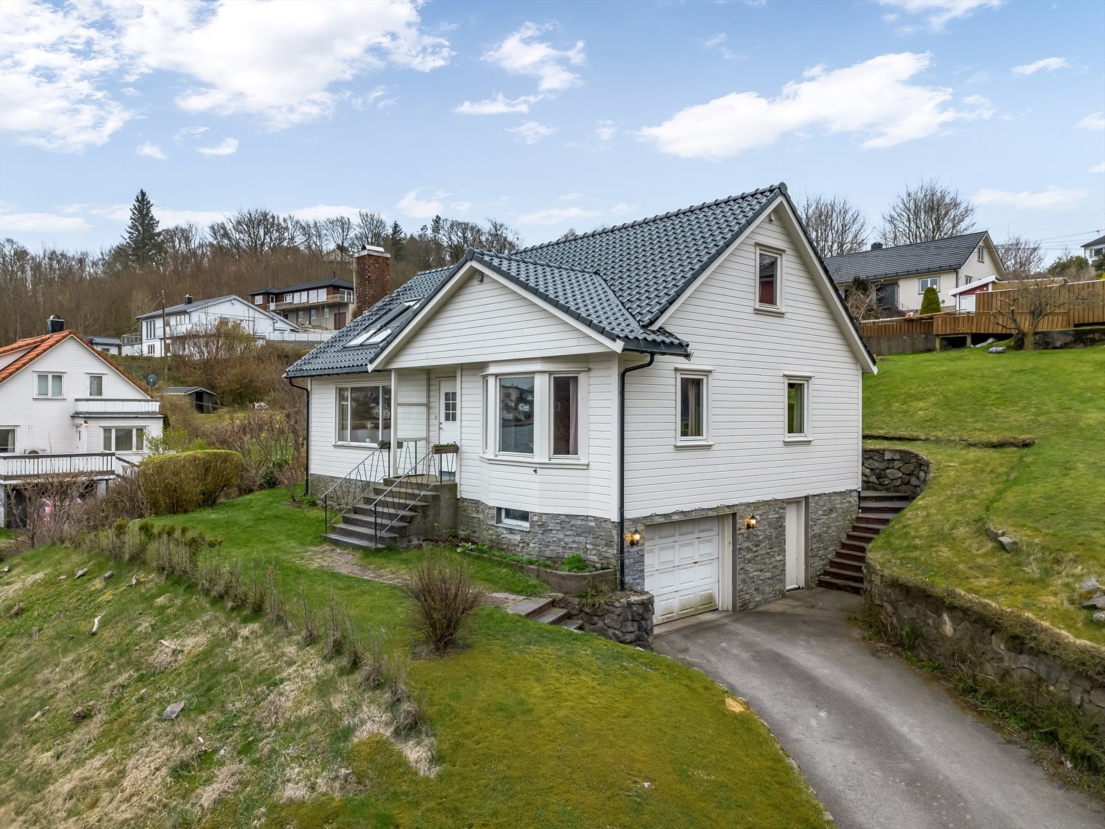 Eiendomsmegler MNEF Anita Cecilie Gabrielsen ønsker velkommen til Listerveien 141! Galleribilde