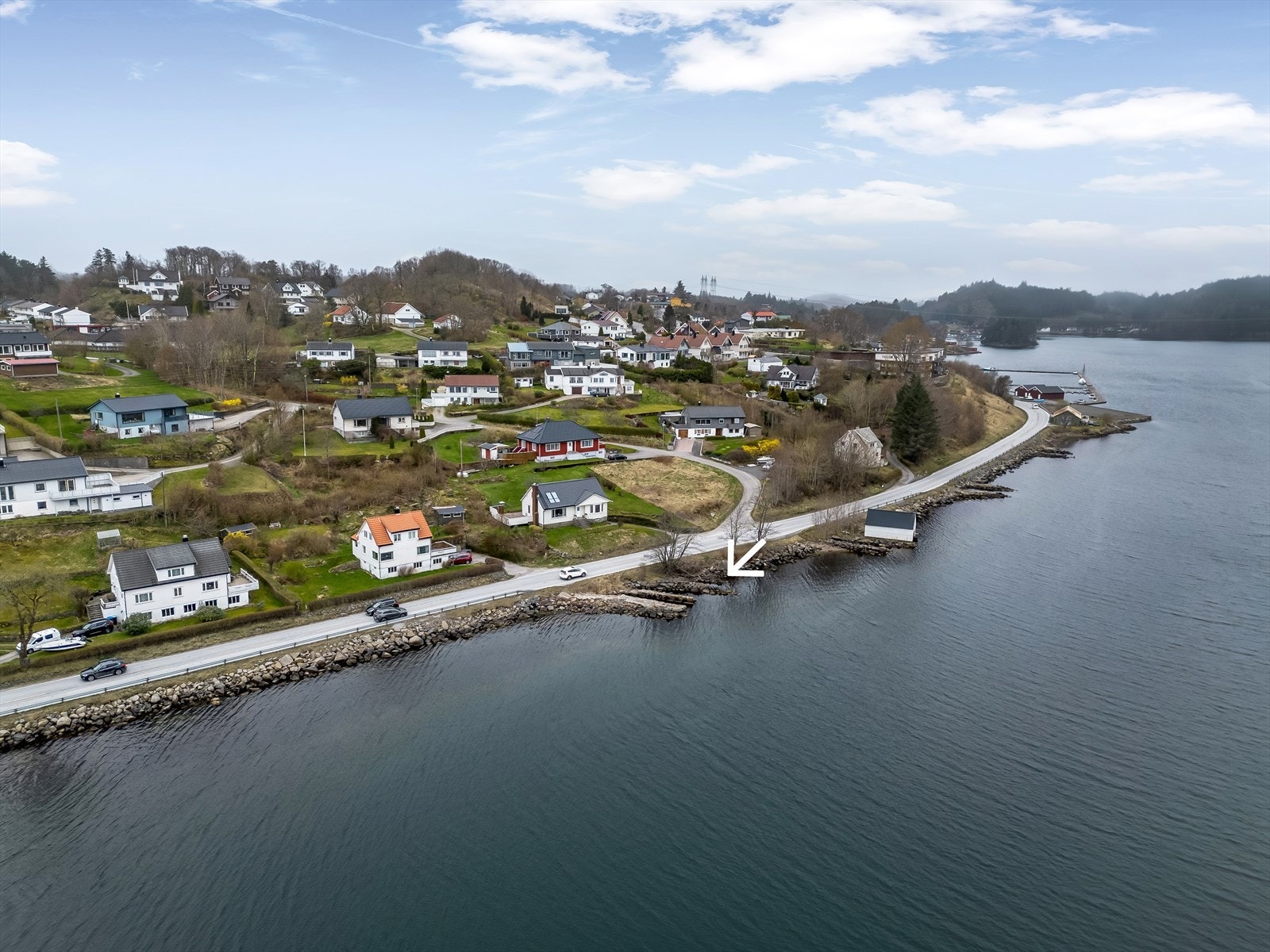 Eiendommen ligger sjønært til. Galleribilde