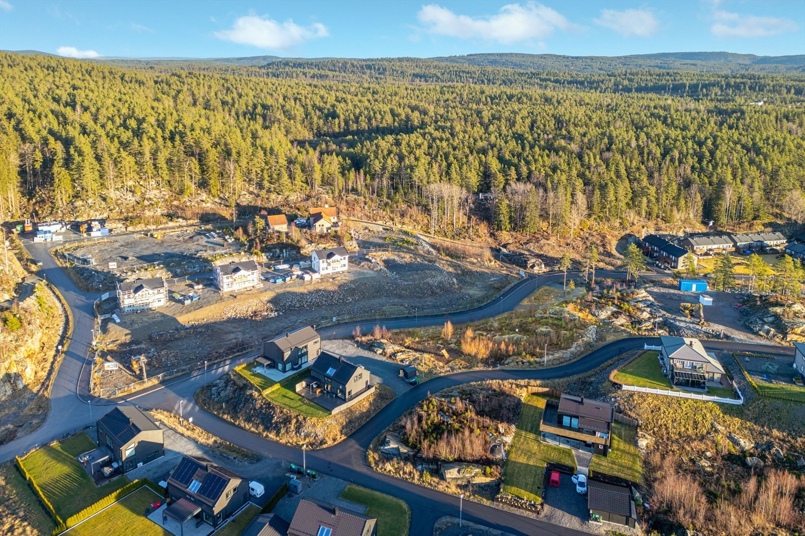 Hyggelige omgivelser med marka i umiddelbar nærhet. Galleribilde