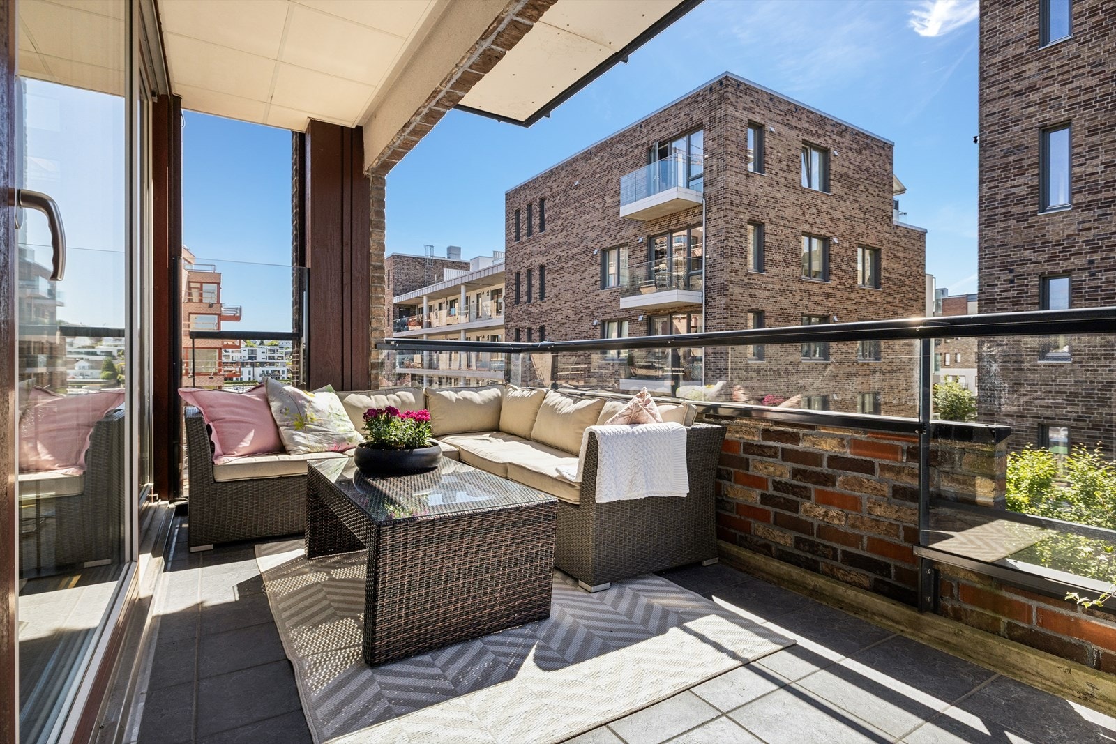 I tillegg til privat balkong har borettslaget felles takterrasse for beboerne. Galleribilde