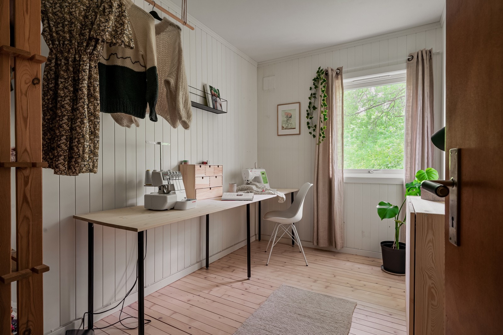 Soverom 2 passer fint til gjesterom, barnerom eller kontor.