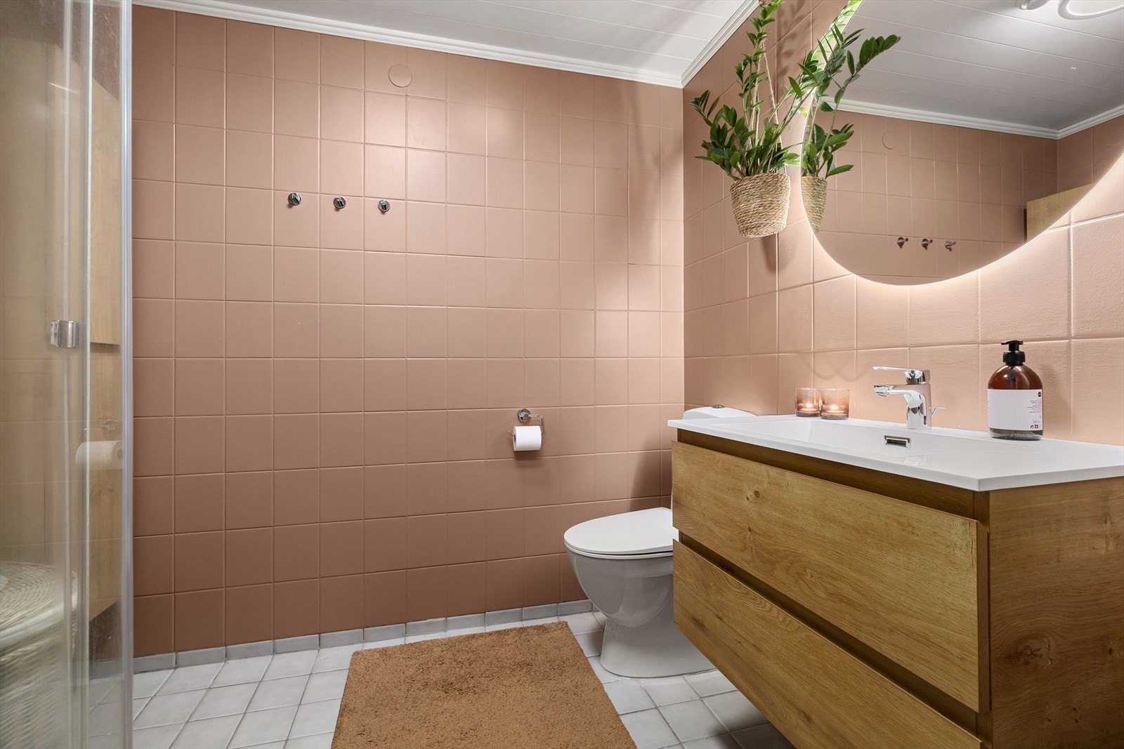 Badet er oppgradert i 2024 og 2025 med ny innredning Galleribilde
