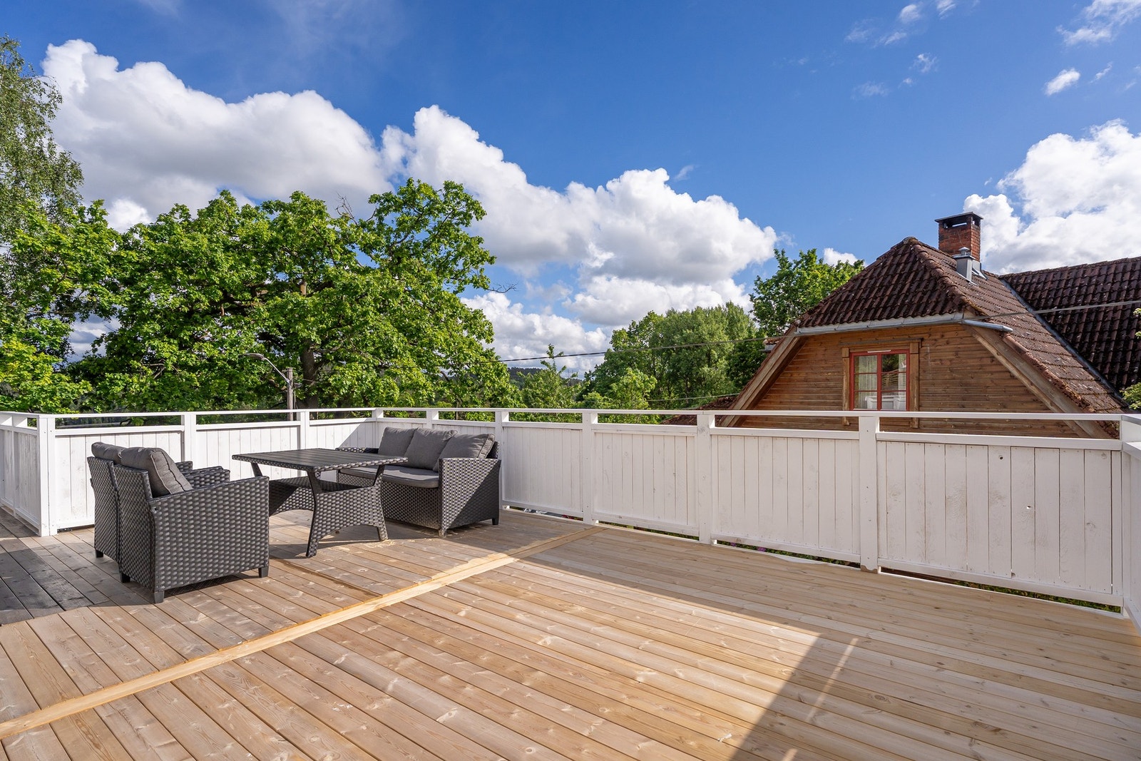 Stor flott veranda. Galleribilde