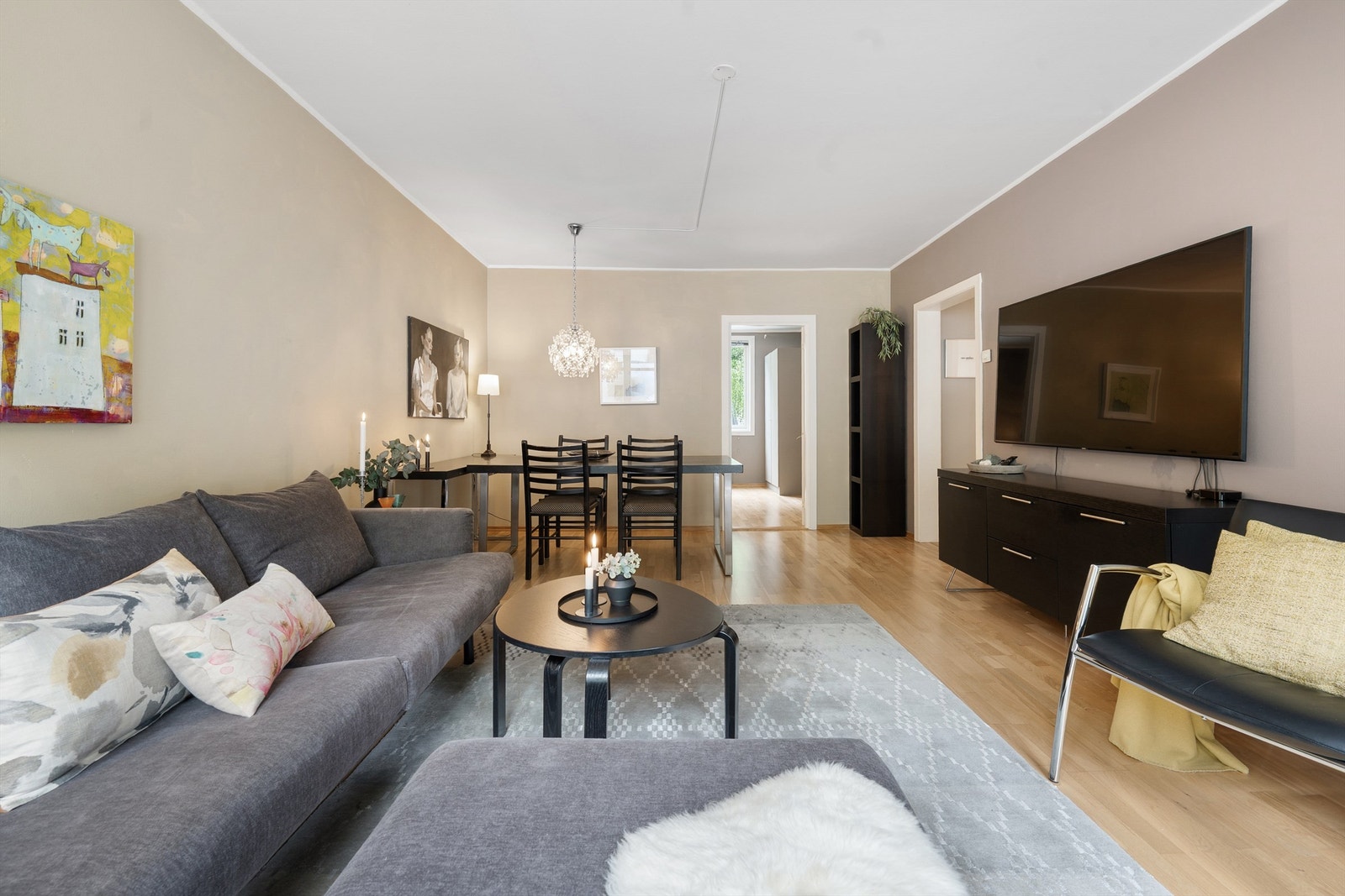 Krogsveen Skien Rjukan - Romslig og pen toppleilighet med 3 soverom og stort eksternt loft - Nytt lekkert bad fra 2025 - INGEN BOPLIKT! Storgata 10, Rj
