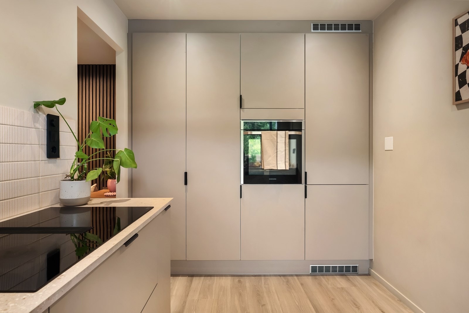 - Leiligheten har balansert ventilasjon som sørger for bedre luftkvalitet, innemiljø og energieffektivitet. Anlegget ble montert i 2018 - Galleribilde