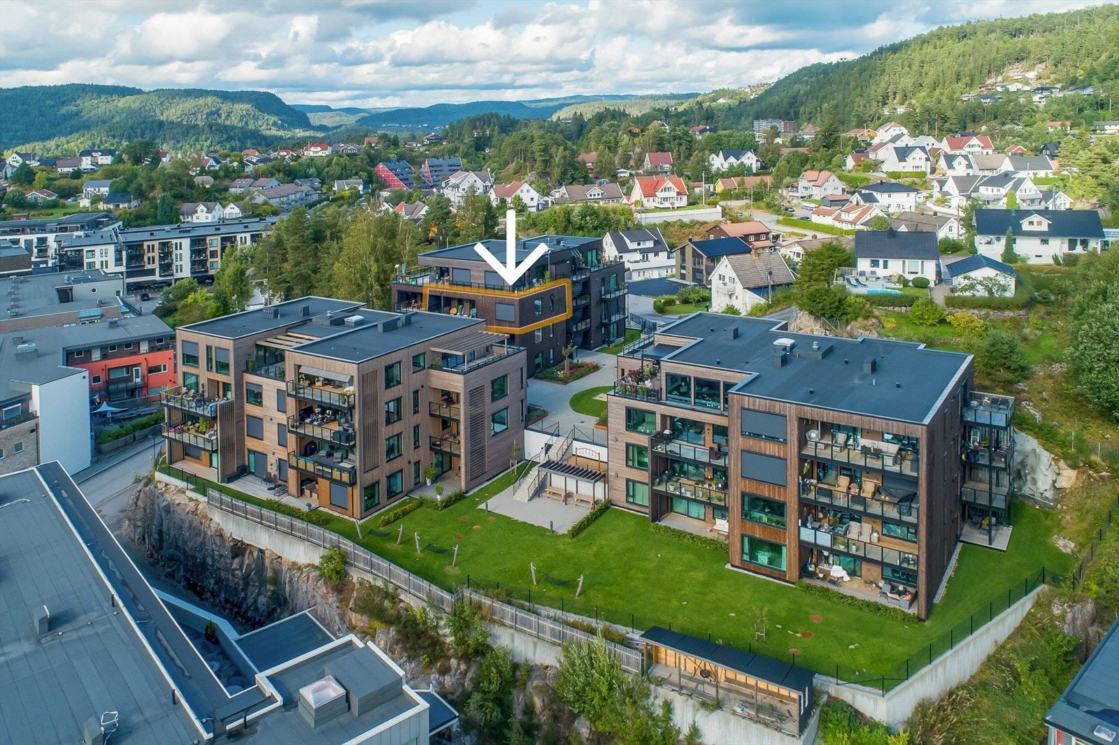 Velkommen til Tvidøblane 6, 3 etasje - presentert av Jon Andreas Røsstad i Eiendomsmegler Norge Galleribilde