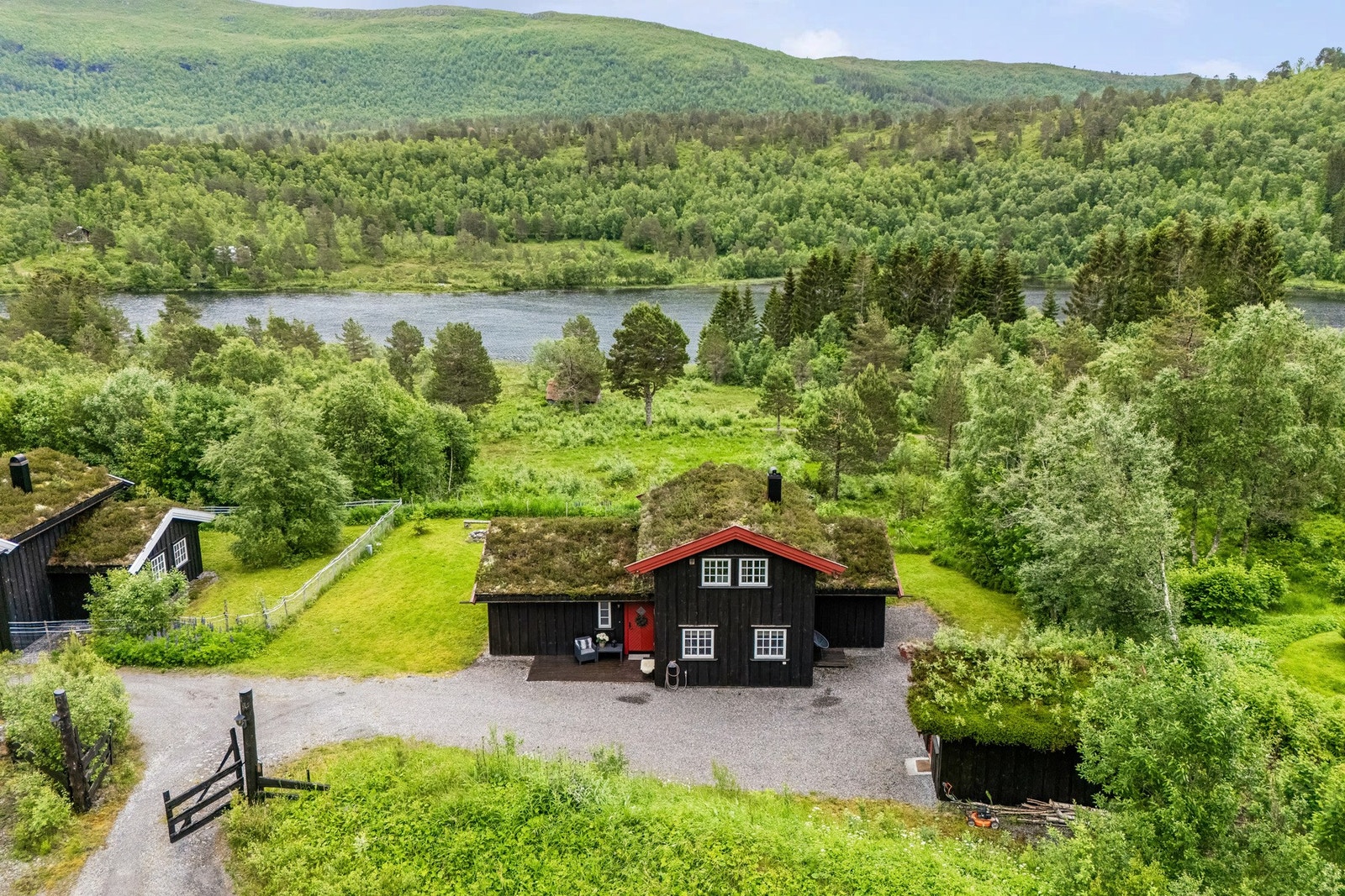 Velkommen til Skaret 24, presentert av Aleksander Fagerlund v/ EiendomsMegler 1. Foto av Vilde Dahl v/ EFKT. Galleribilde
