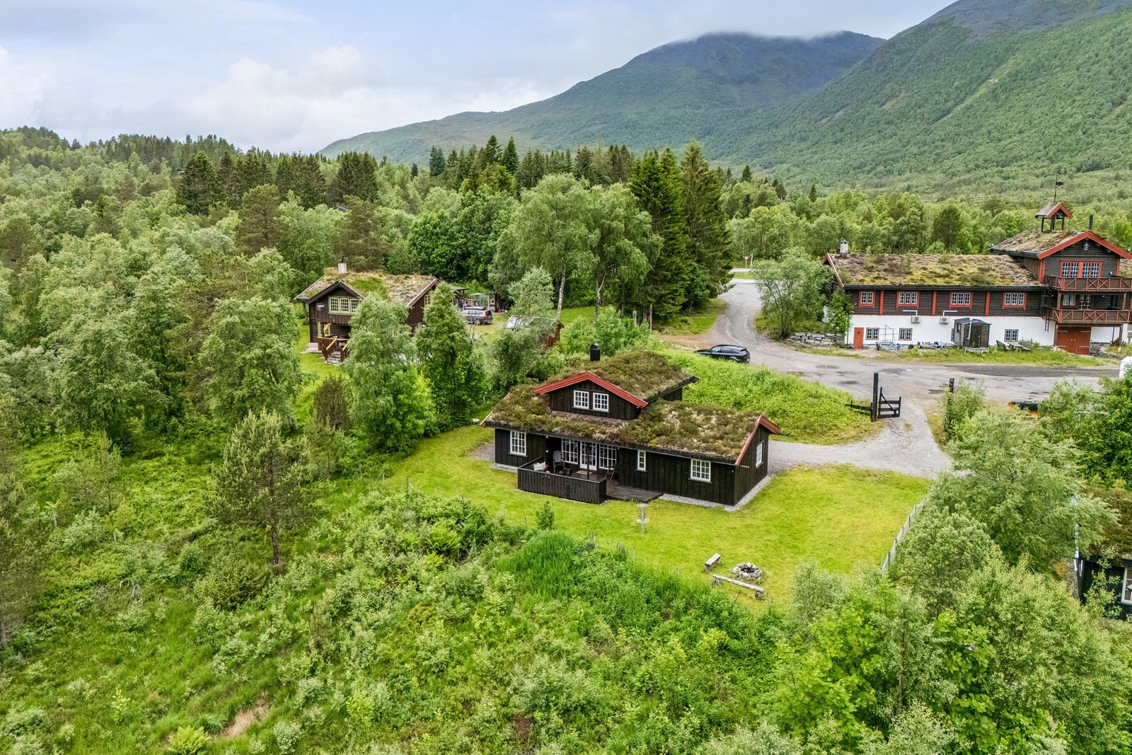 Gode plenarealer rundt hytta gir plass til både lek, aktivitet og avslapning. Galleribilde