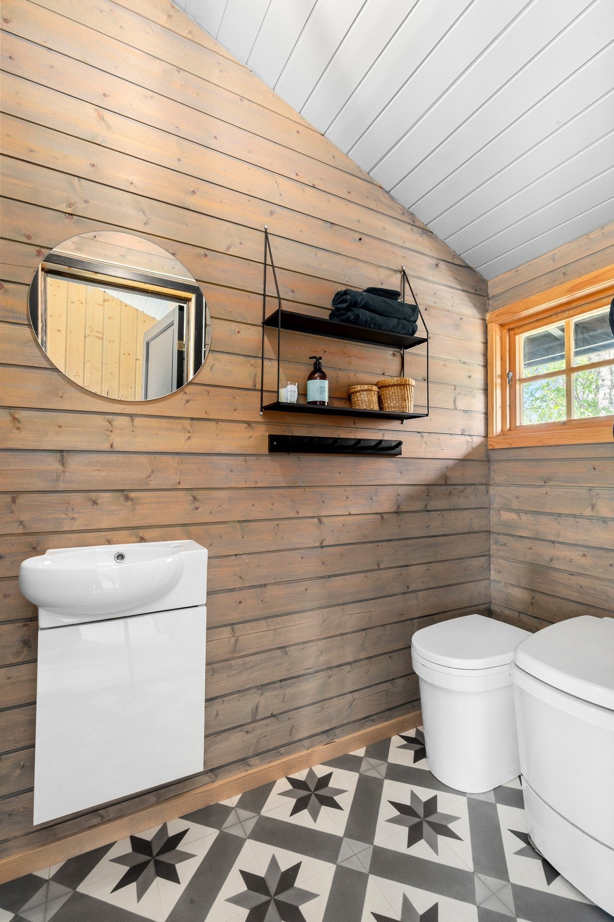 Bad med WC og servant Galleribilde