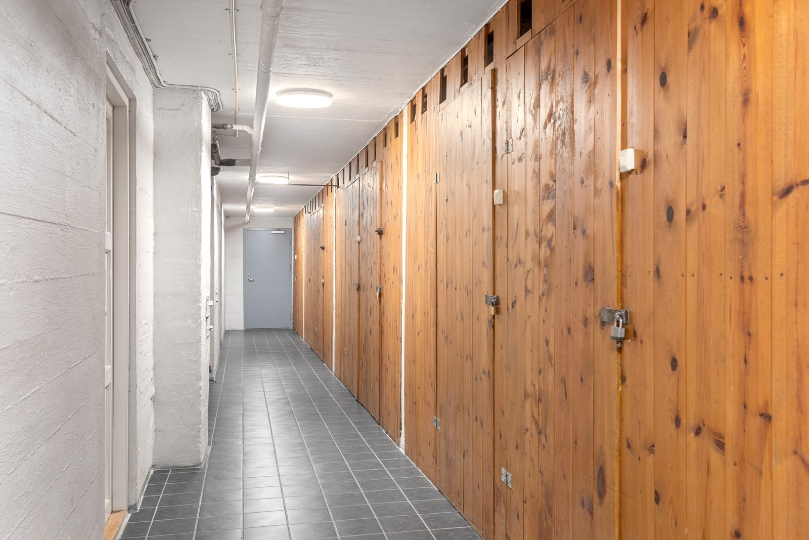 Det medfølger to boder, en i kjeller og en på loft Galleribilde