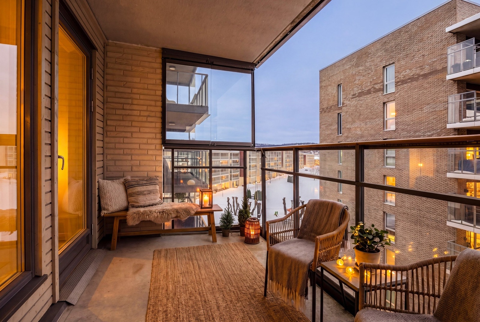 Christian Halvorsen v/EIE eiendomsmegling har gleden av å presentere Bjarne Haugens gate 3! Bildet er stylet og redigert til kveld ved hjelp av AI. Galleribilde