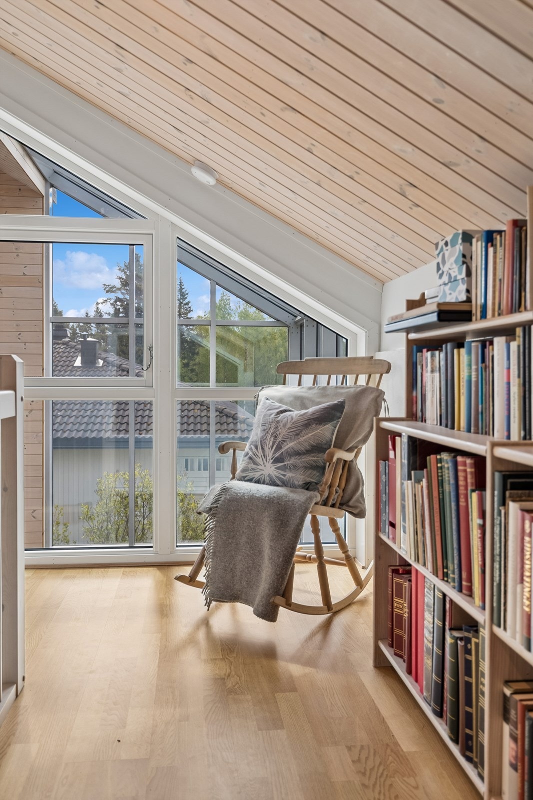 En lys og trivelig lesekrok i andre etasje. Galleribilde